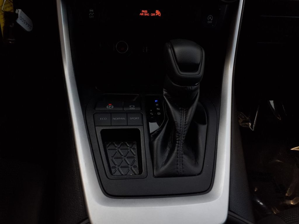 Used 2024 Toyota RAV4 LE FWD image 13