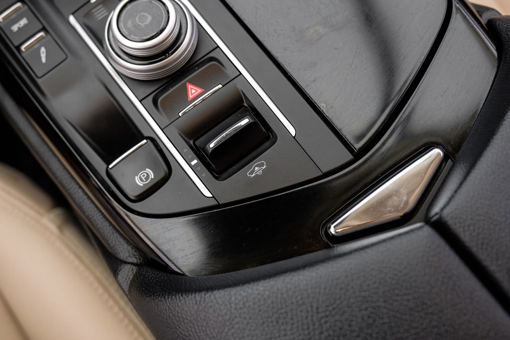 Used 2019 Maserati Levante image 31