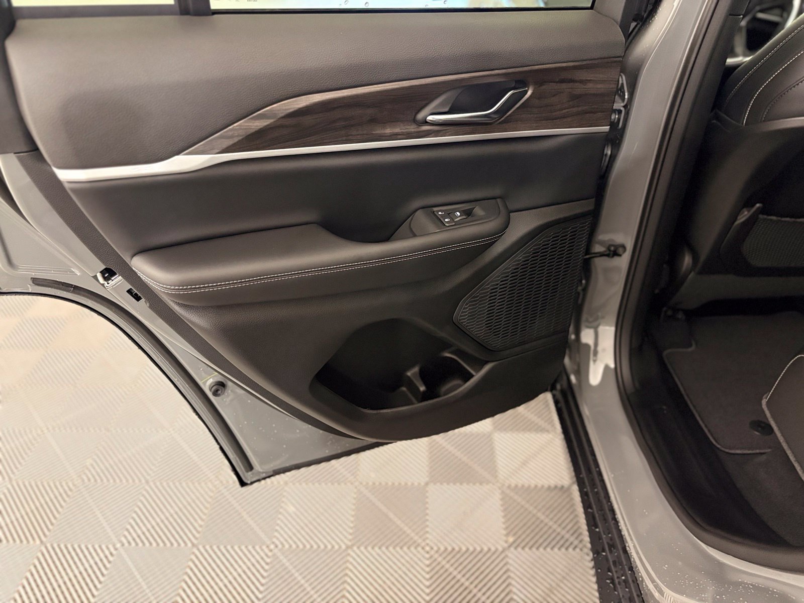 New 2027 Jeep Grand Cherokee 4WD image 16