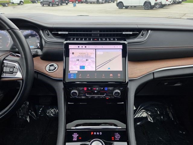 Certified 2022 Jeep Grand Cherokee Summit w/ Adv Protech Group IV AWD/4WD image 33