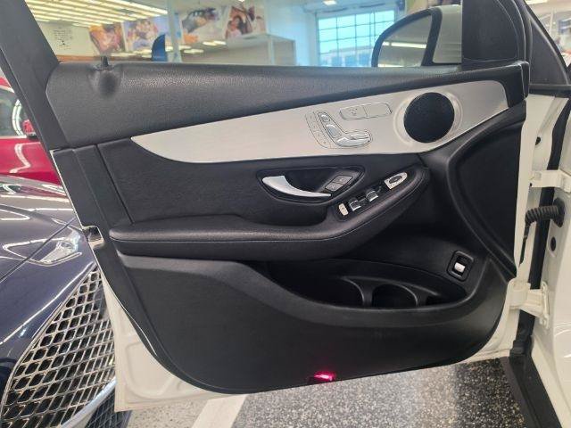 Used 2019 Mercedes-Benz GLC 300 4MATIC w/ Premium Package image 27