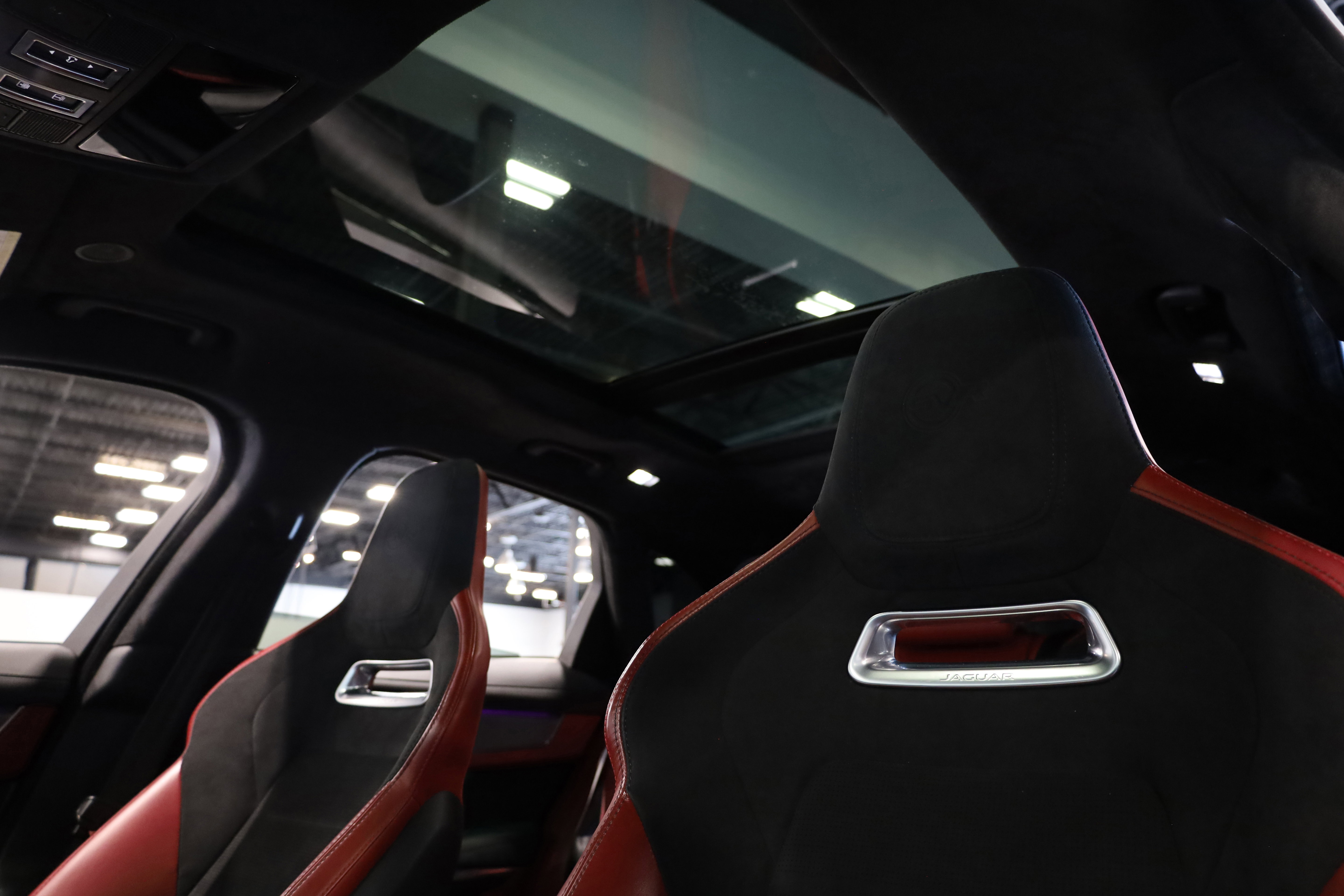 Used 2023 Jaguar F-PACE SVR image 33