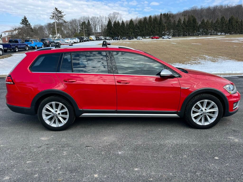 Used 2019 Volkswagen Golf Alltrack SE image 2