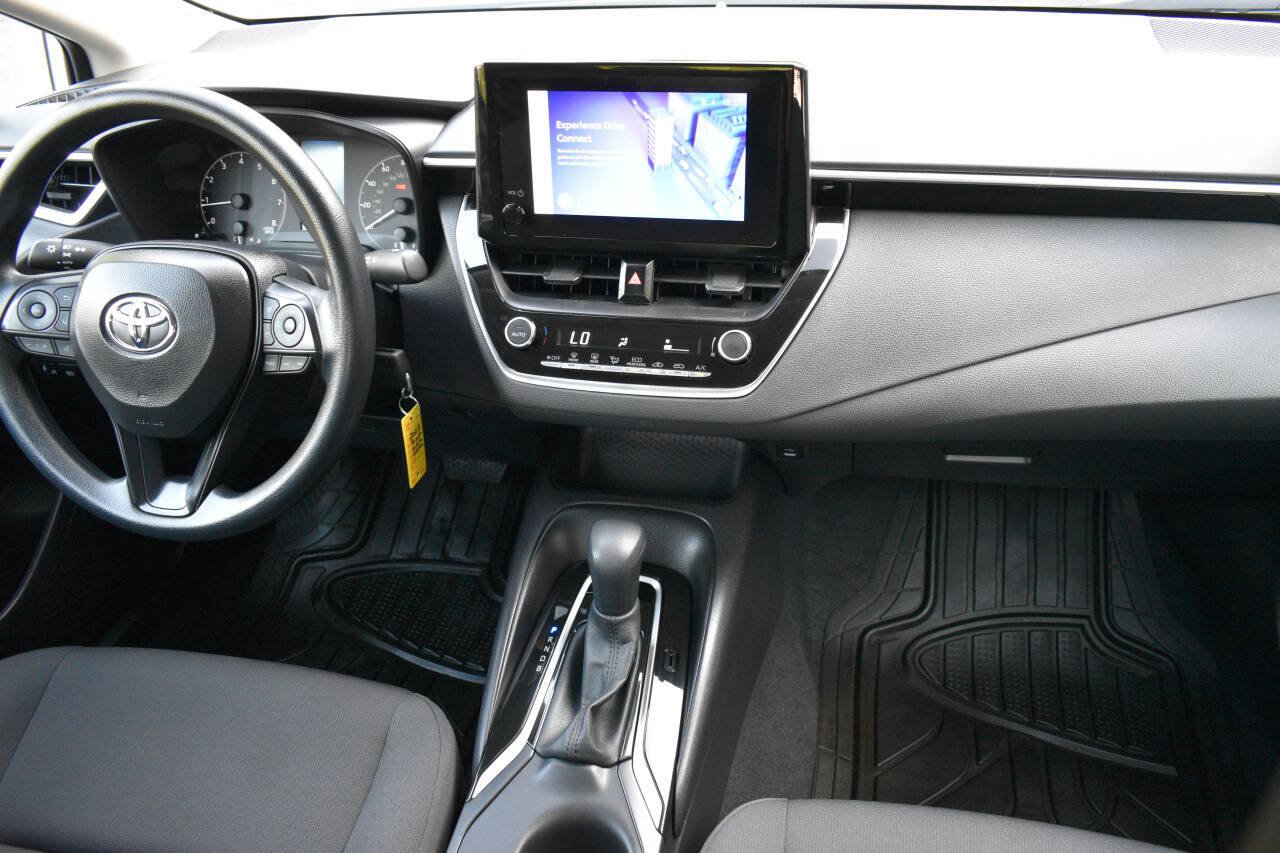 Used 2025 Toyota Corolla LE FWD image 27