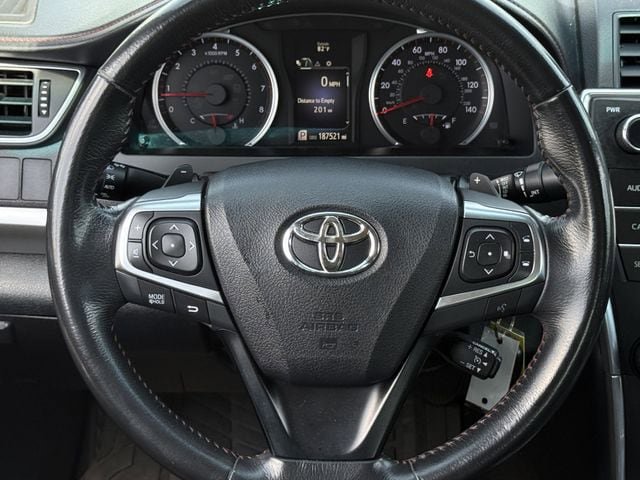 Used 2015 Toyota Camry SE FWD image 13