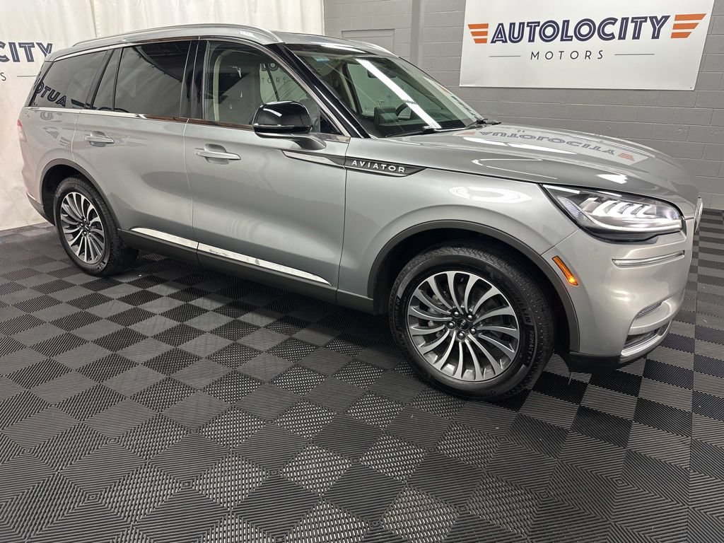 Used 2024 Lincoln Aviator AWD w/ Premium Package image 3