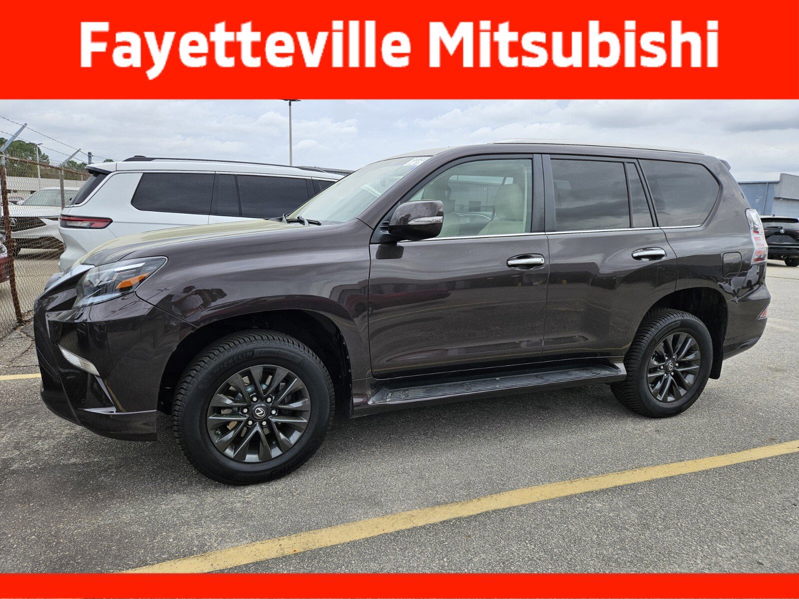 Used 2020 Lexus GX 460 Premium w/ Premium Package image 4