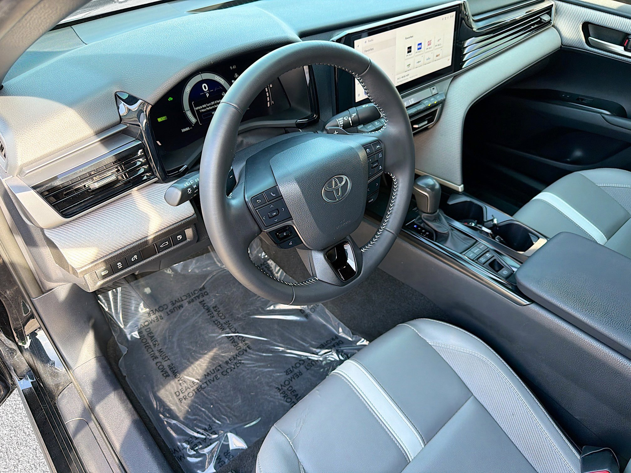 Used 2025 Toyota Camry SE w/ Multimedia Upgrade Package image 24