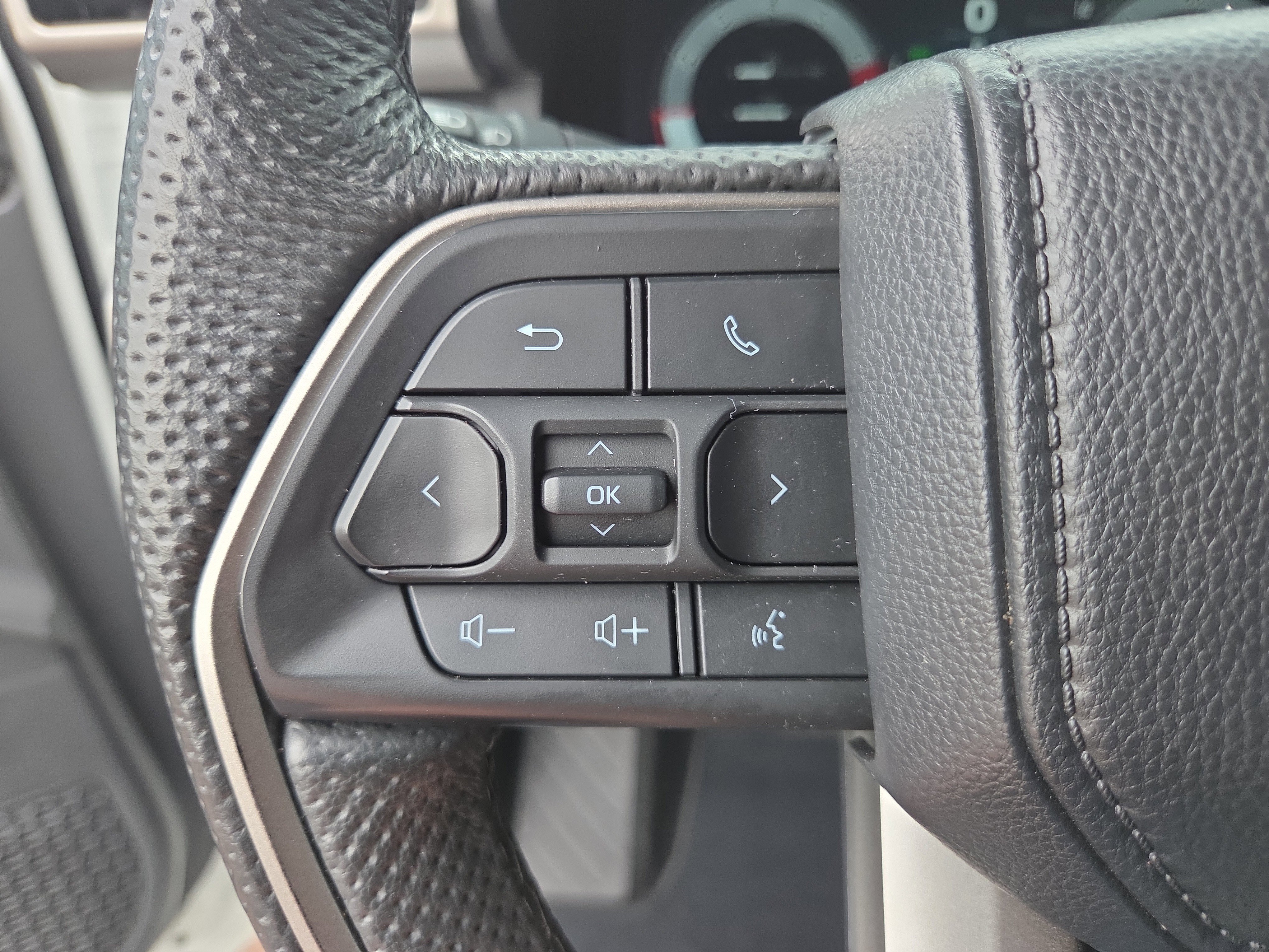 Certified 2024 Toyota Tacoma TRD Off-Road AWD/4WD image 25