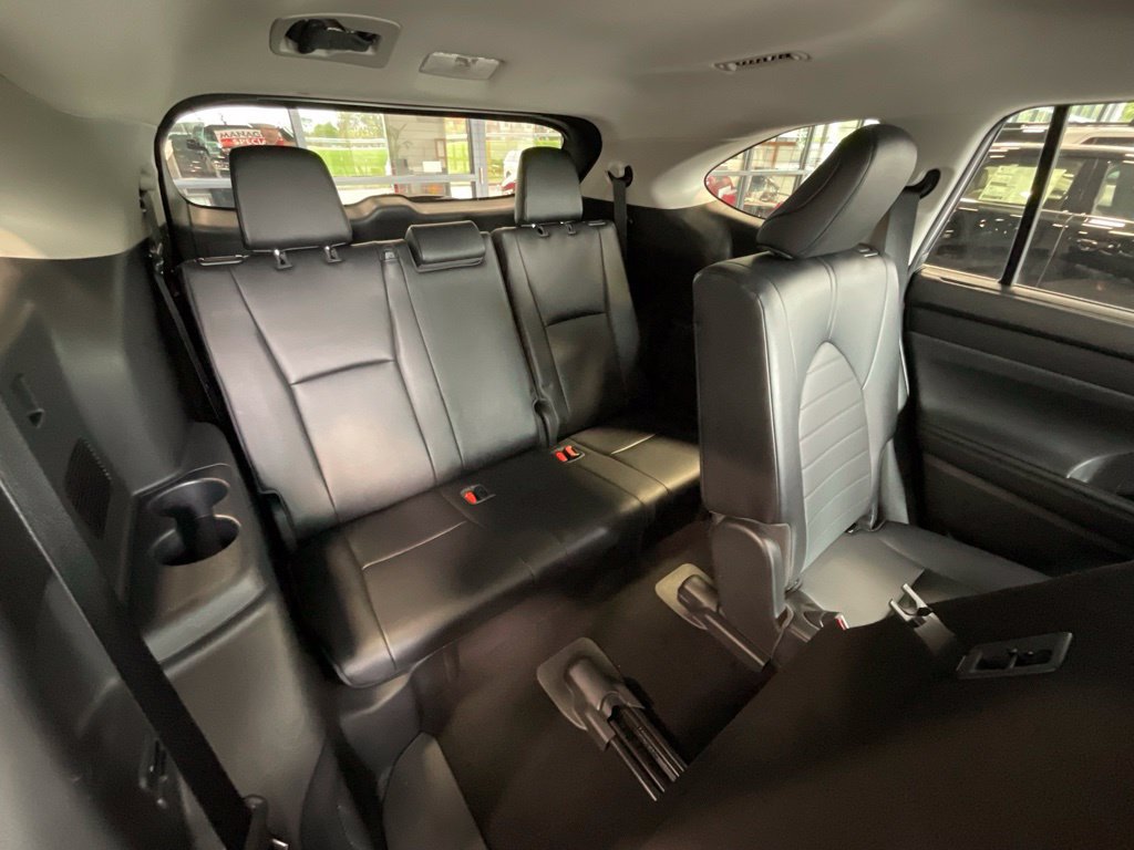 Used 2022 Toyota Highlander XLE AWD/4WD image 22