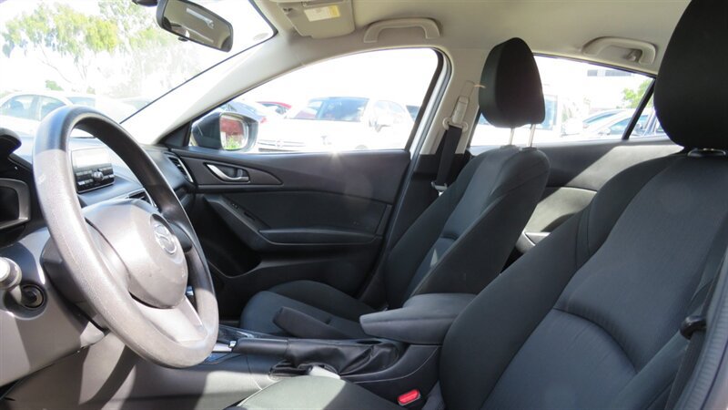 Used 2014 MAZDA MAZDA3 i SV FWD image 12