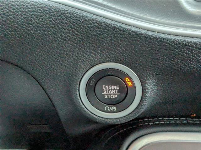 Used 2022 Dodge Challenger SXT image 15
