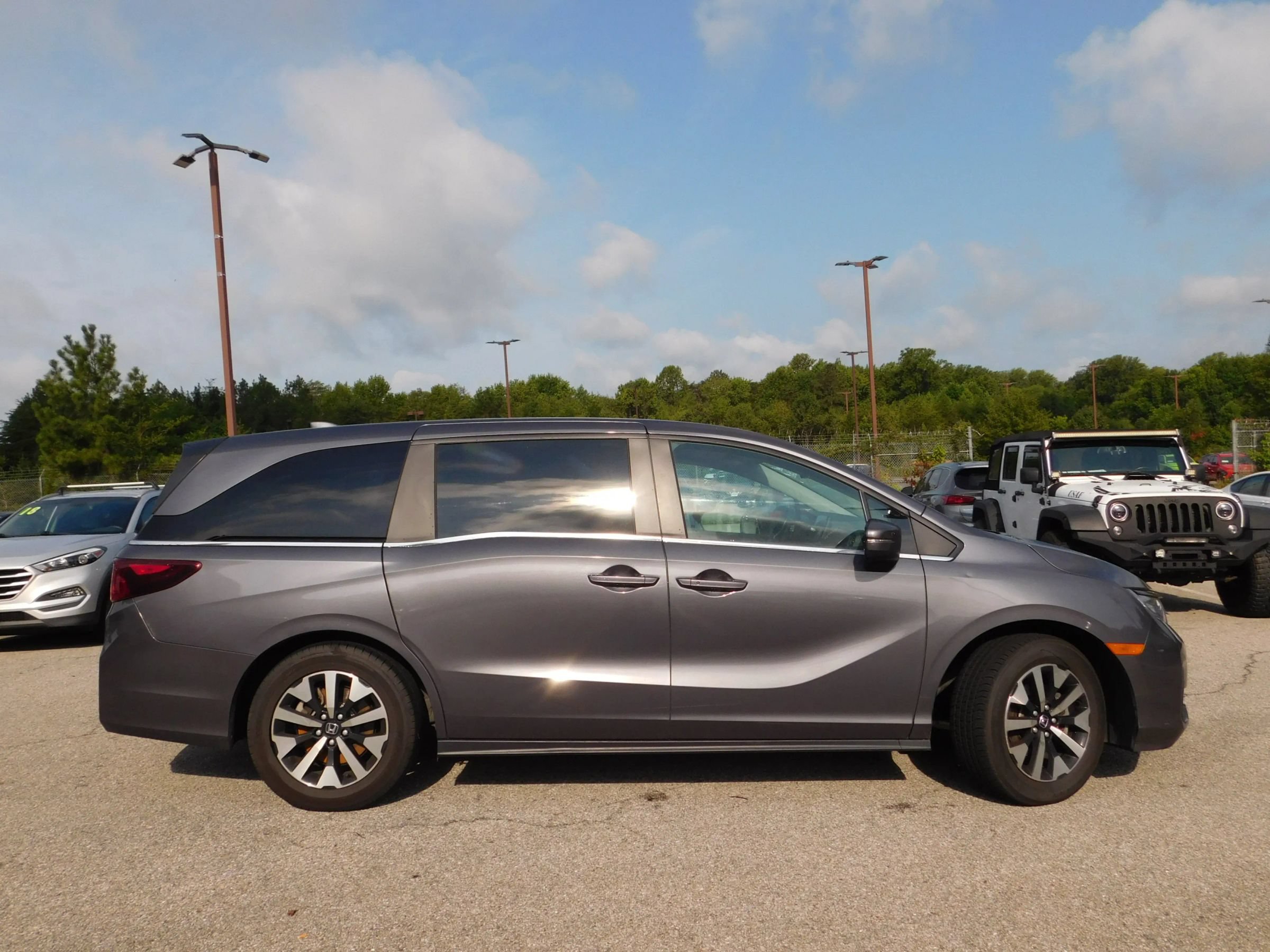 Used 2025 Honda Odyssey EX-L image 4