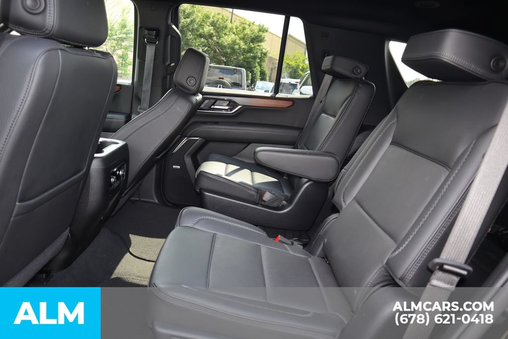 Used 2025 GMC Yukon Denali RWD image 16