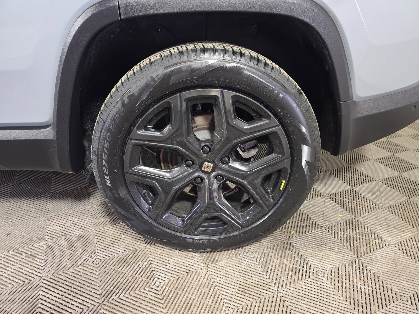 Used 2024 Rivian R1S Adventure image 10