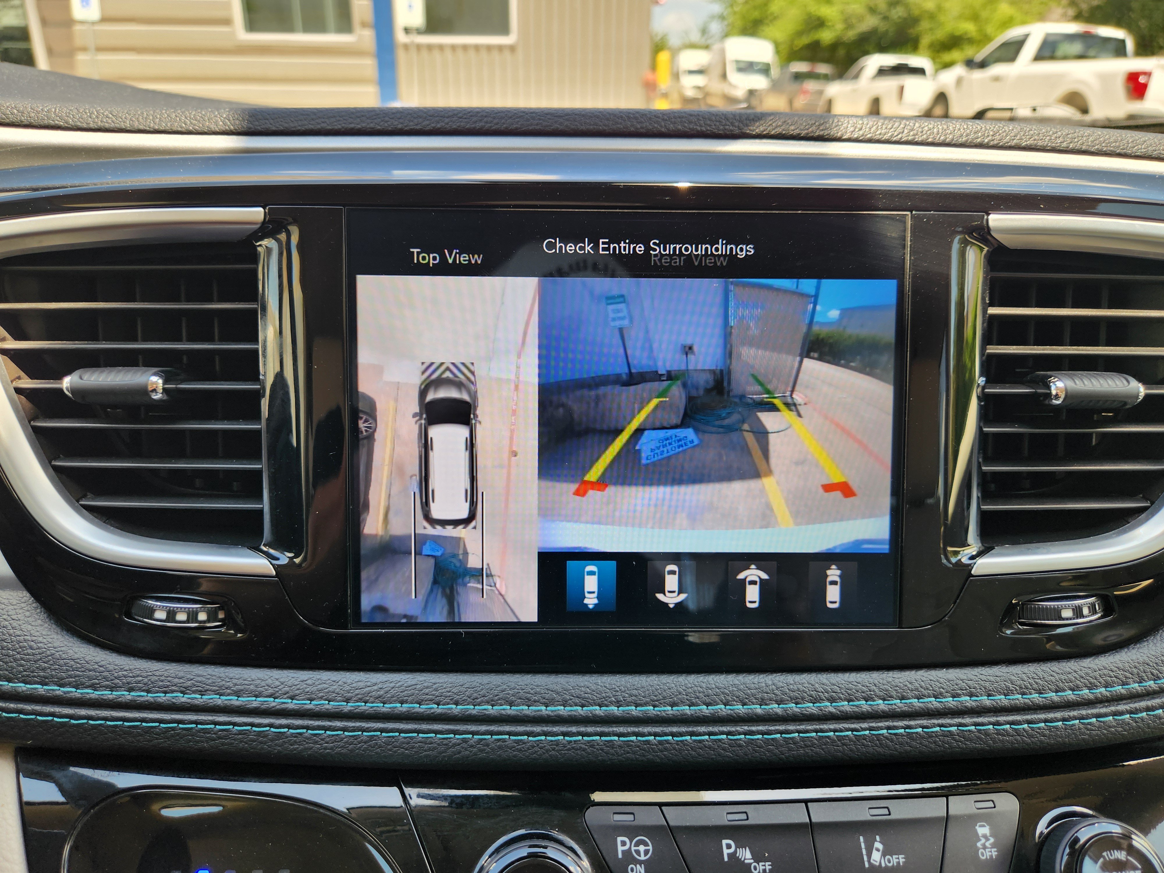 Used 2020 Chrysler Pacifica Limited w/ Advanced Safetytec Group FWD image 13
