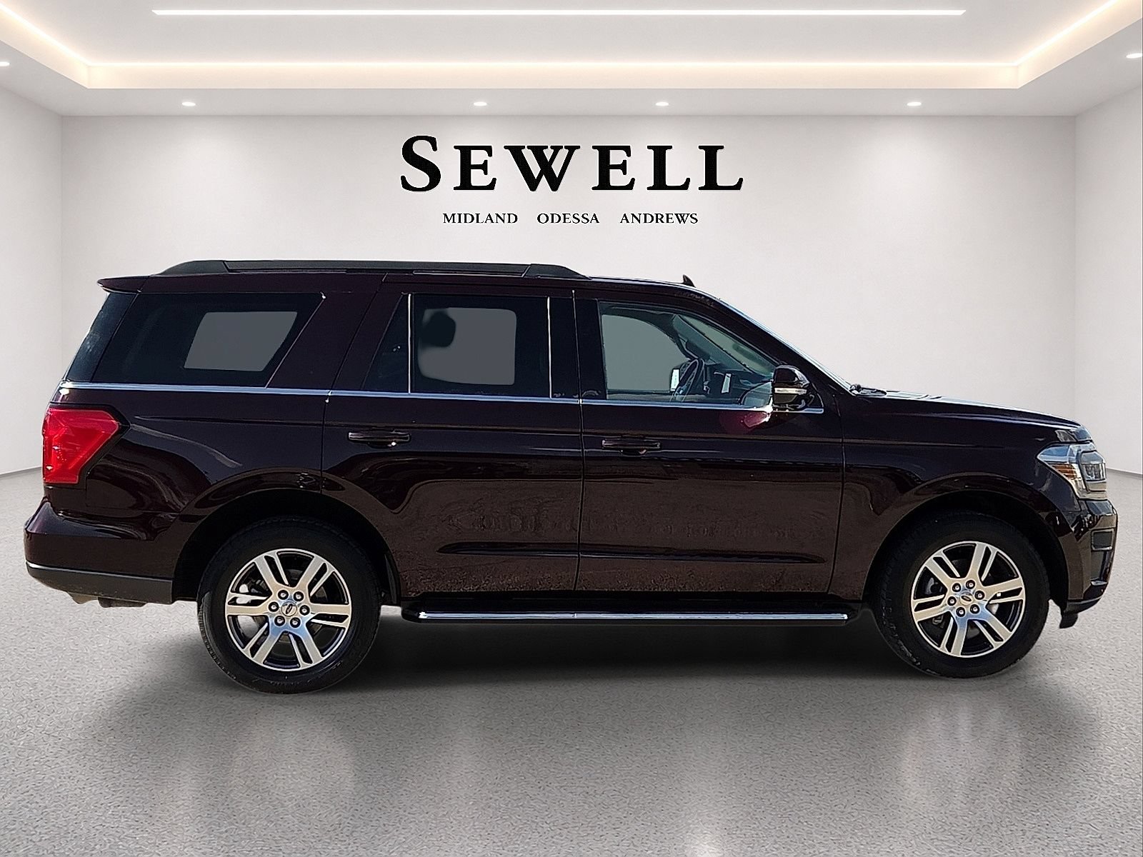 Used 2023 Ford Expedition XLT RWD image 5