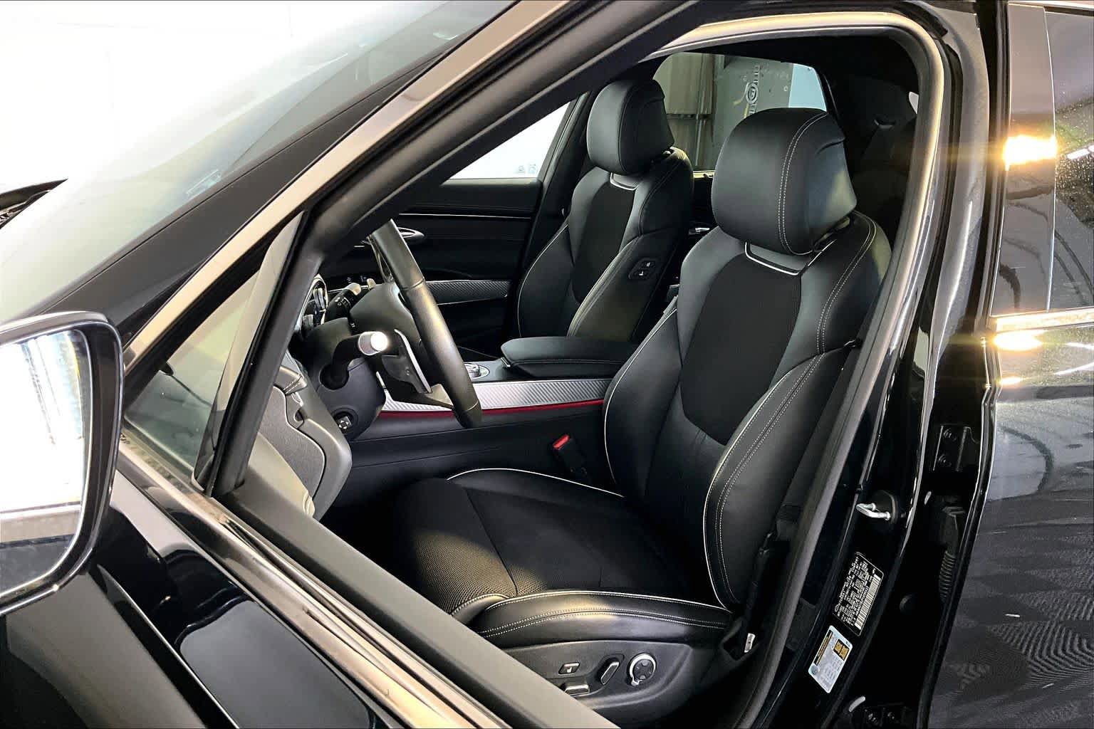 Used 2023 Genesis GV70 2.5T w/ Sport Prestige Package image 9