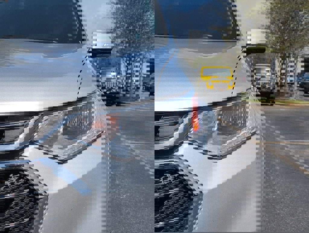 Used 2020 Chevrolet Traverse Premier w/ LPO, Floor Liner Package image 13