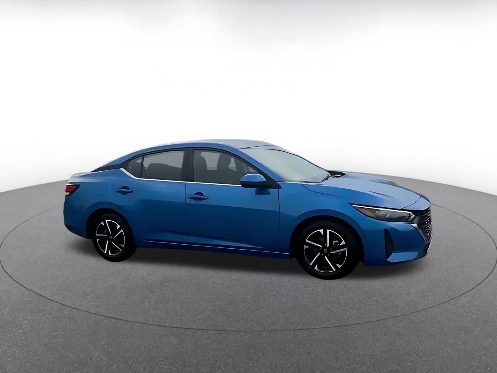 Used 2025 Nissan Sentra SV FWD image 2