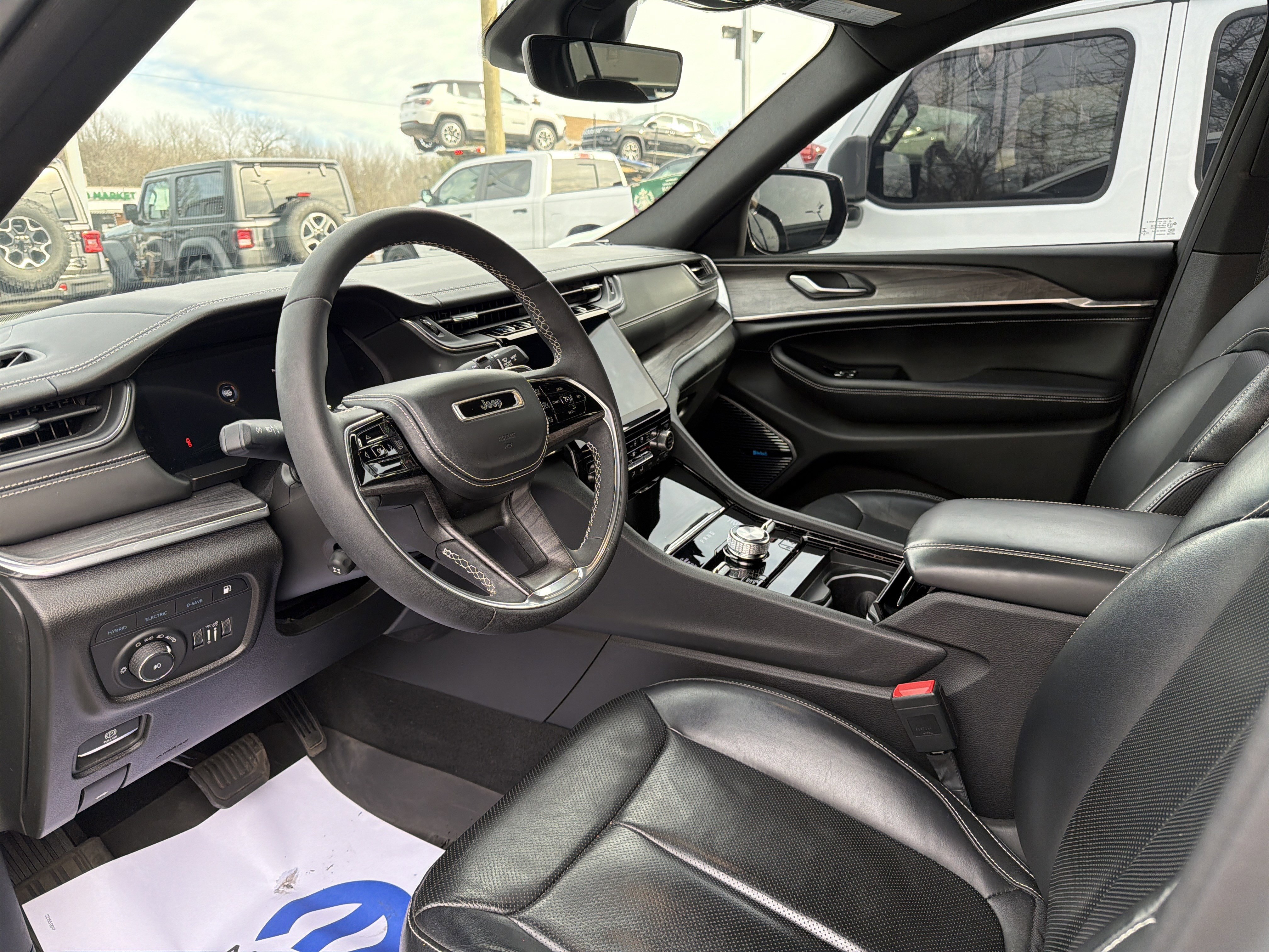 Certified 2022 Jeep Grand Cherokee Overland image 16