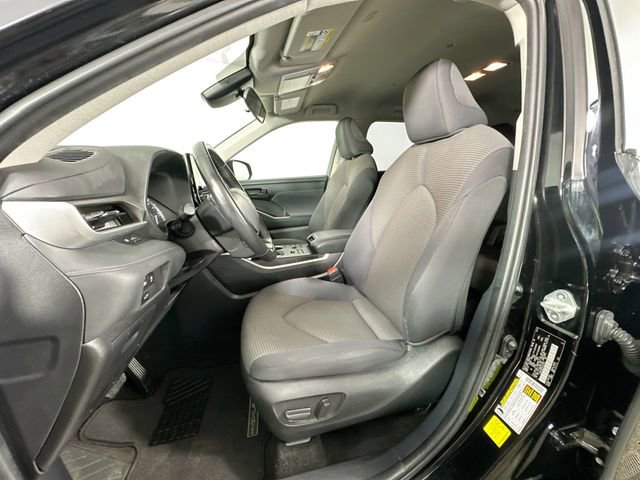 Used 2024 Toyota Highlander LE AWD/4WD image 16