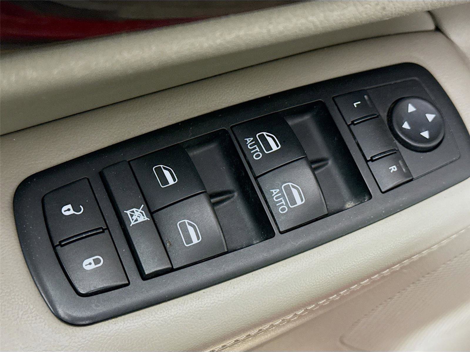 Used 2011 Jeep Grand Cherokee Laredo w/ Security & Convenience Group AWD/4WD image 18