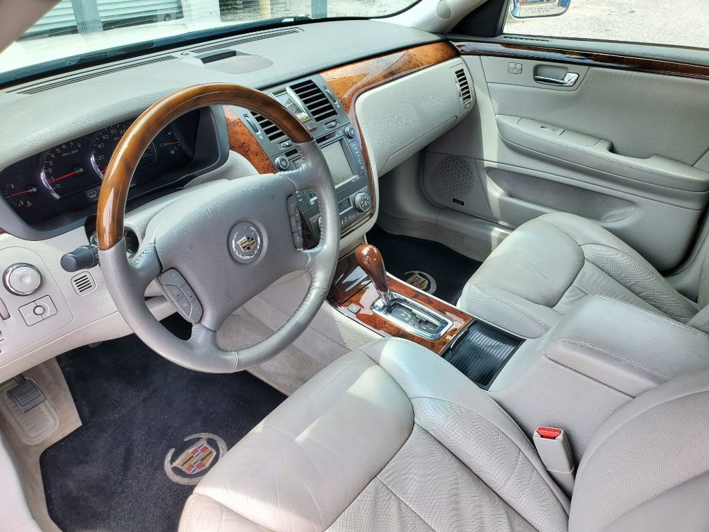 Used 2011 Cadillac DTS Premium FWD image 16