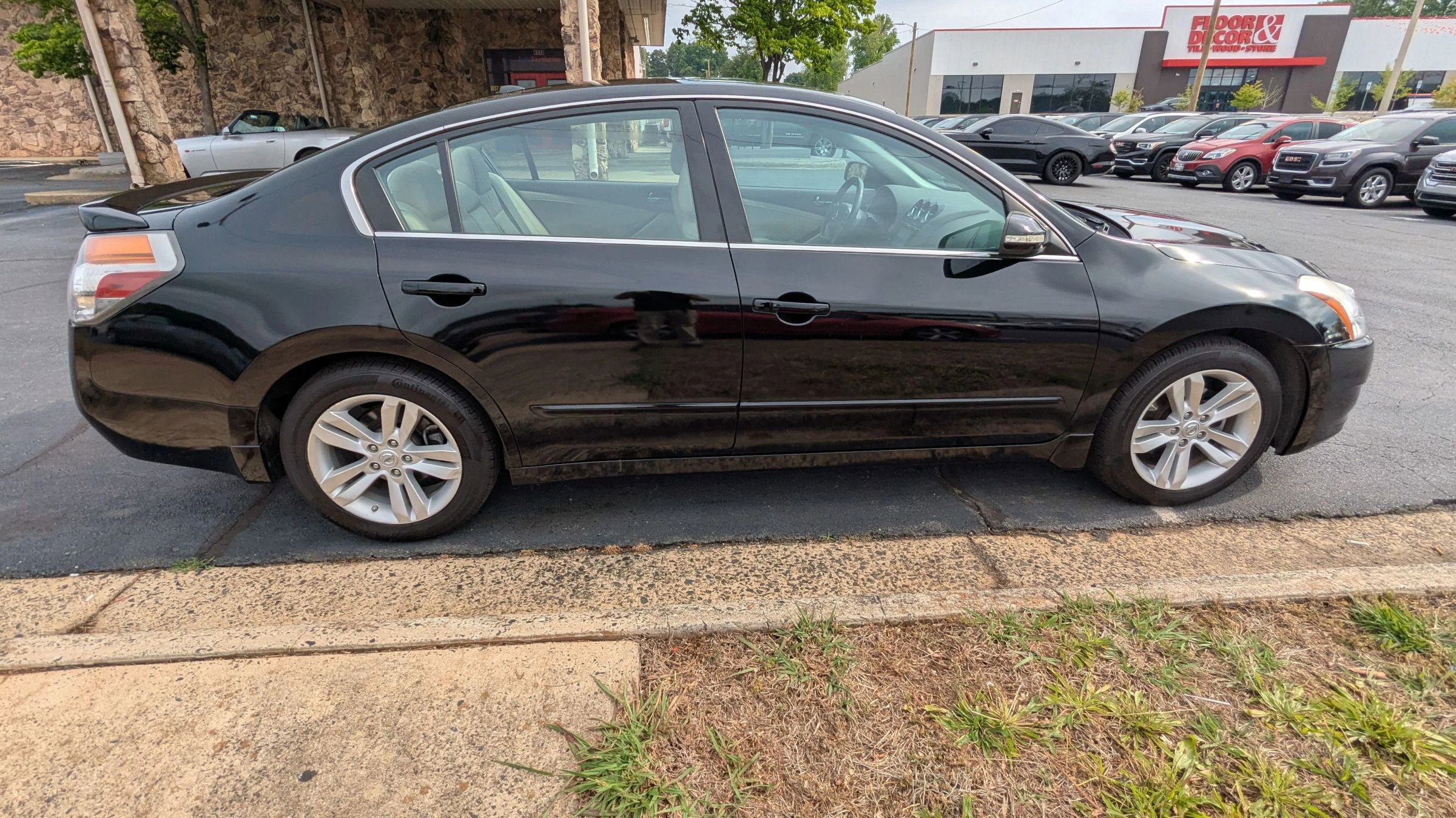 Used 2012 Nissan Altima 3.5 SR w/ Sport Pkg FWD image 8