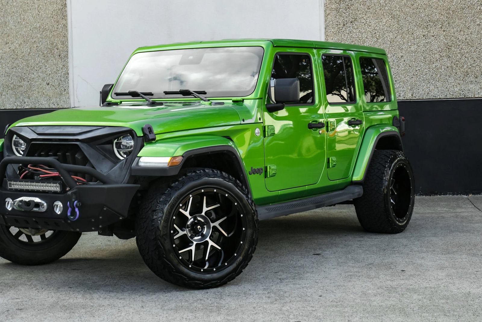 Used 2019 Jeep Wrangler Unlimited Sahara AWD/4WD image 5