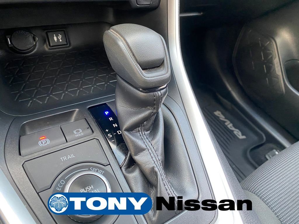 Used 2019 Toyota RAV4 LE image 17