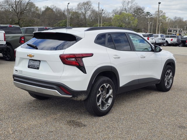 Used 2025 Chevrolet Trax LT w/ LT Convenience Package FWD image 9