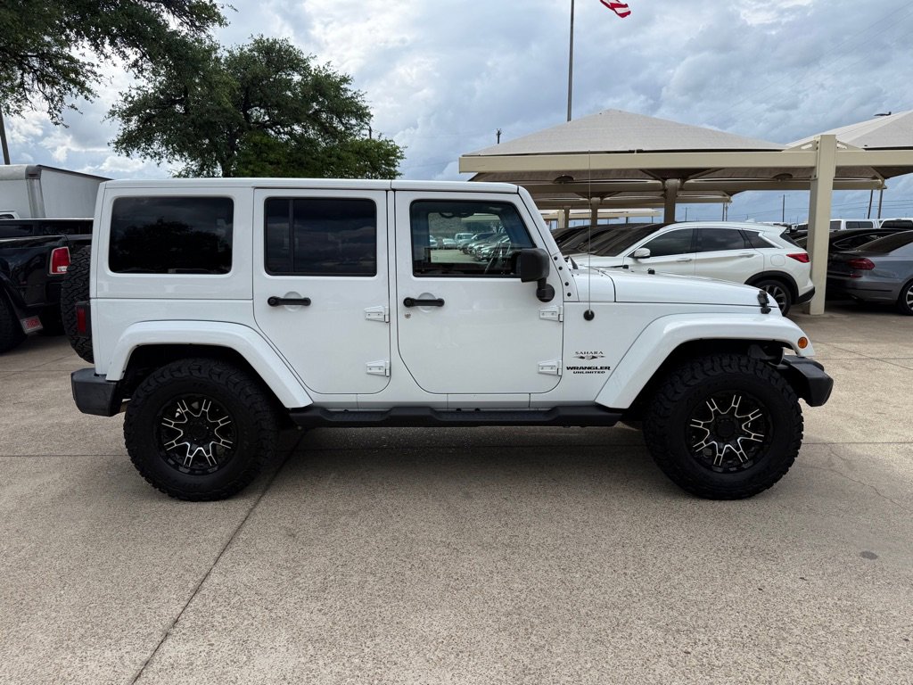 Used 2016 Jeep Wrangler Unlimited Sahara w/ Connectivity Group image 8