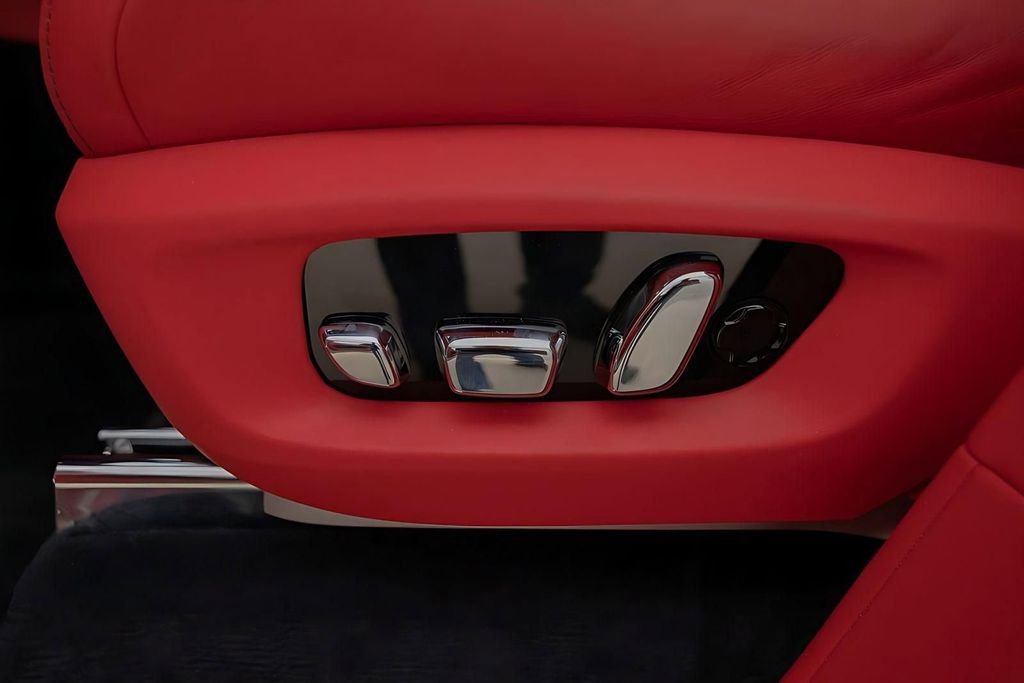 Used 2023 Rolls-Royce Cullinan image 25