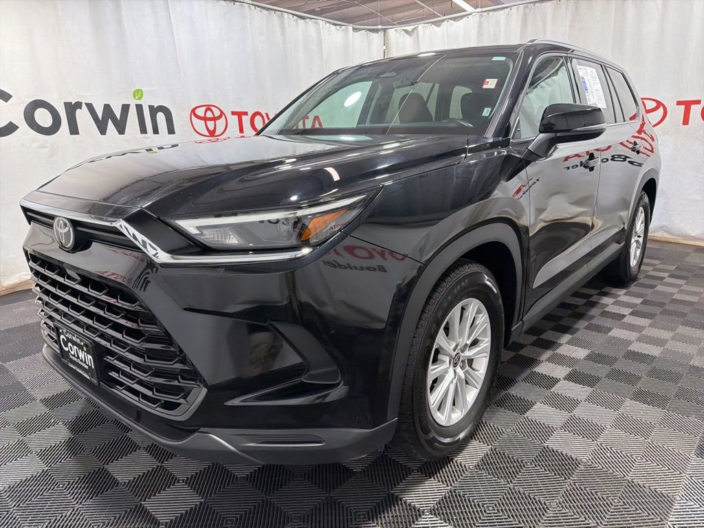 Used 2025 Toyota Grand Highlander AWD image 3