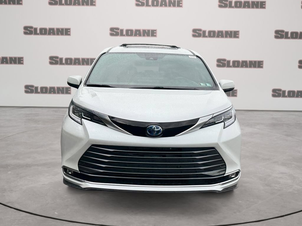 Used 2025 Toyota Sienna Limited AWD/4WD image 8