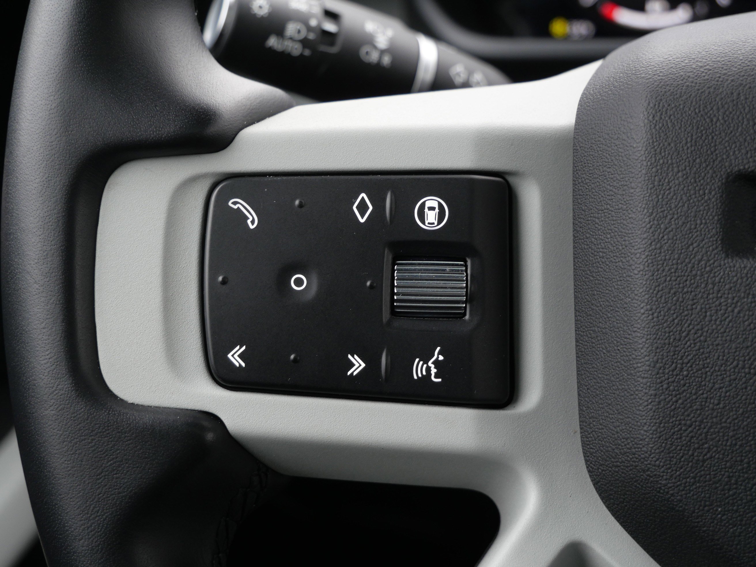 Used 2024 Land Rover Defender 130 S image 22