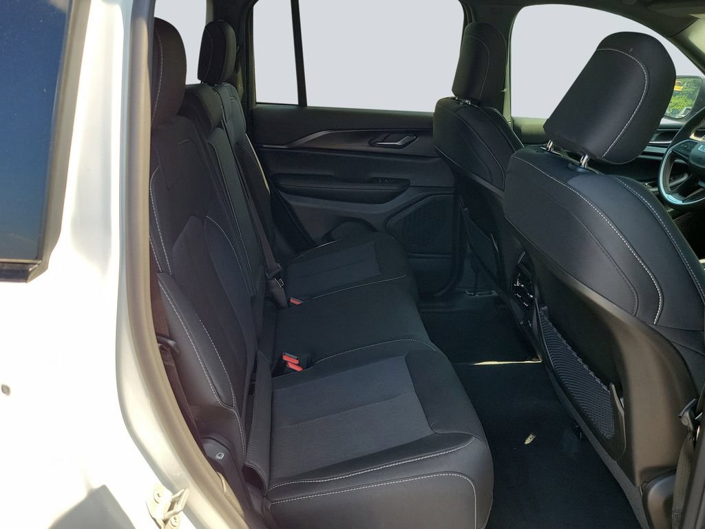 New 2026 Jeep Grand Cherokee Laredo RWD image 34