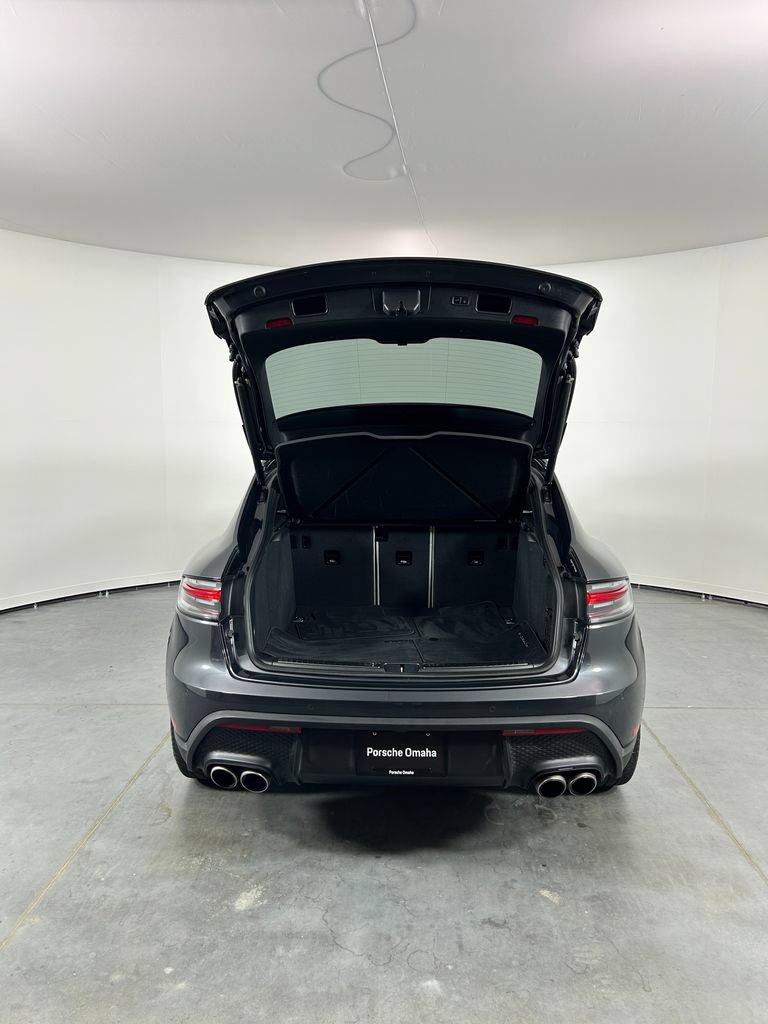 Certified 2023 Porsche Macan S AWD/4WD image 29