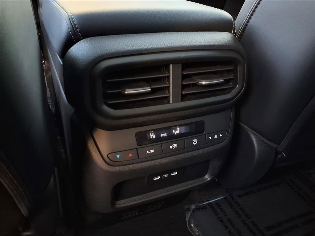 Certified 2025 Honda Pilot Touring image 7