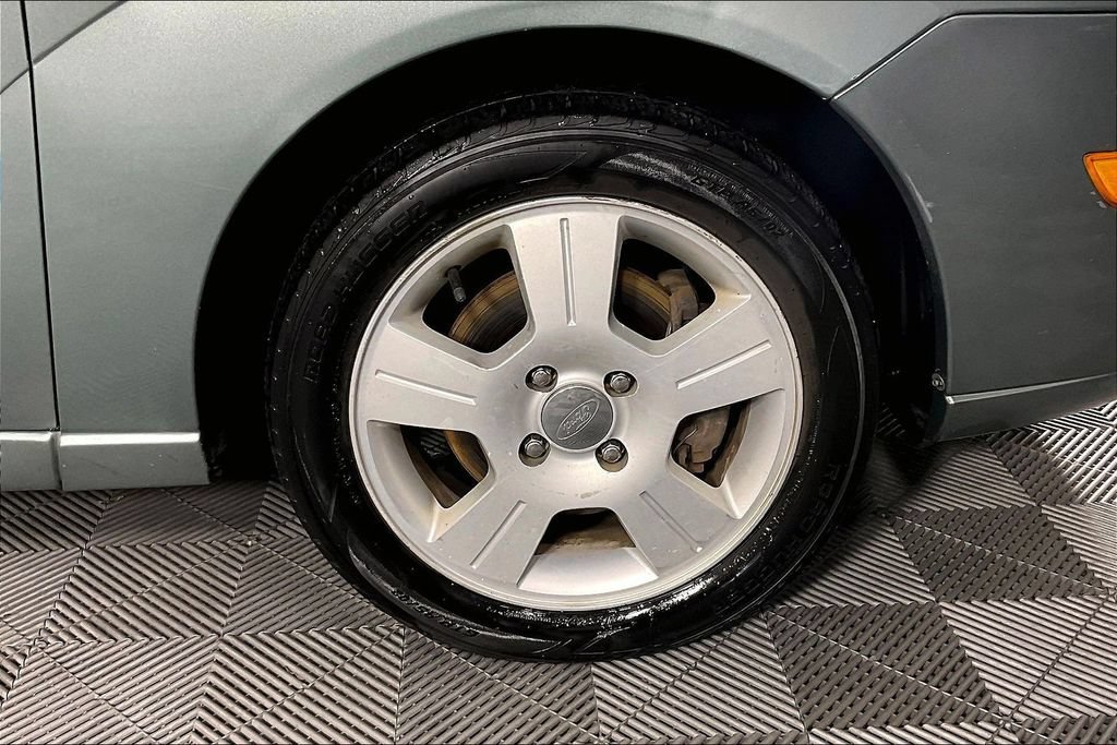 Used 2005 Ford Focus ZX4 Sedan FWD image 10