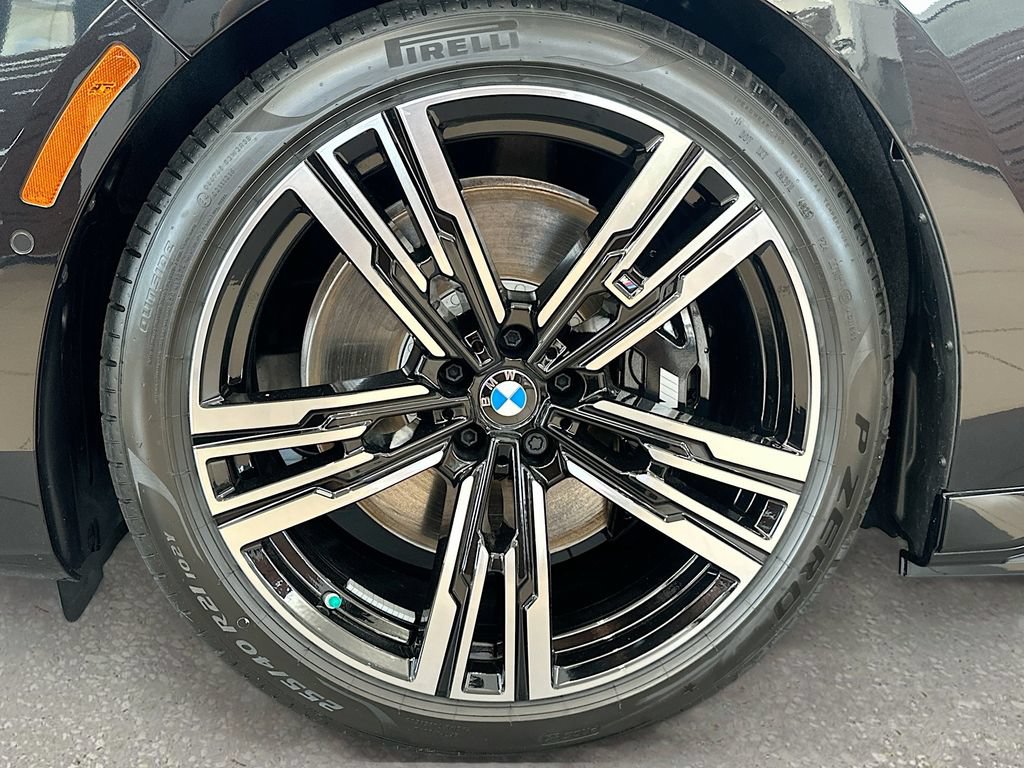 New 2026 BMW i7 M70 AWD/4WD image 31