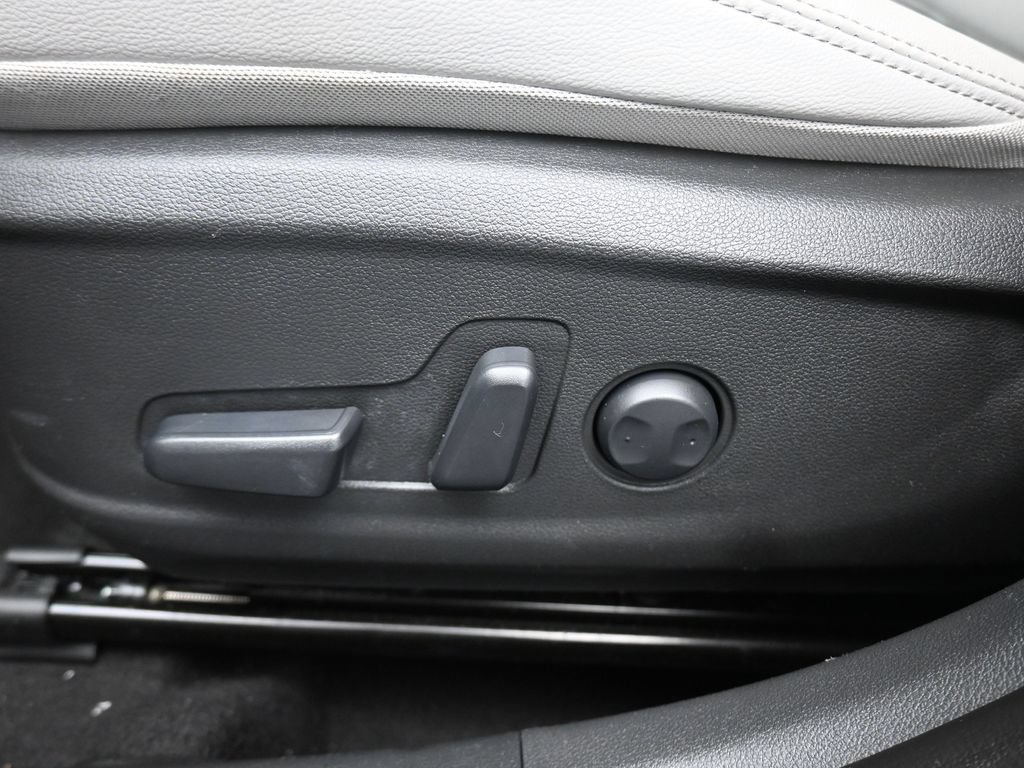 Used 2023 Hyundai Kona Limited w/ Cargo Package FWD image 13