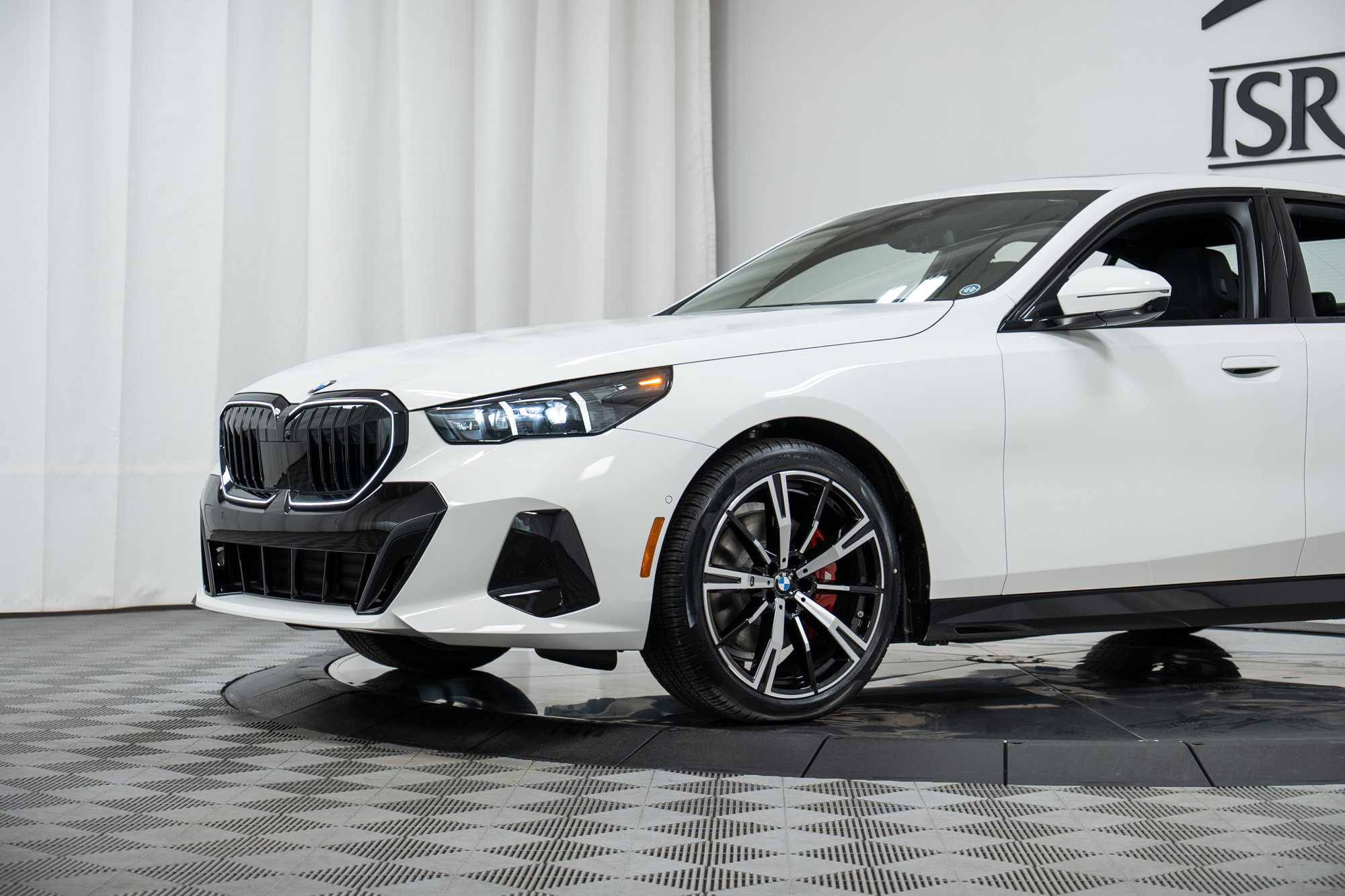 New 2026 BMW 530i xDrive w/ M Sport Package image 25