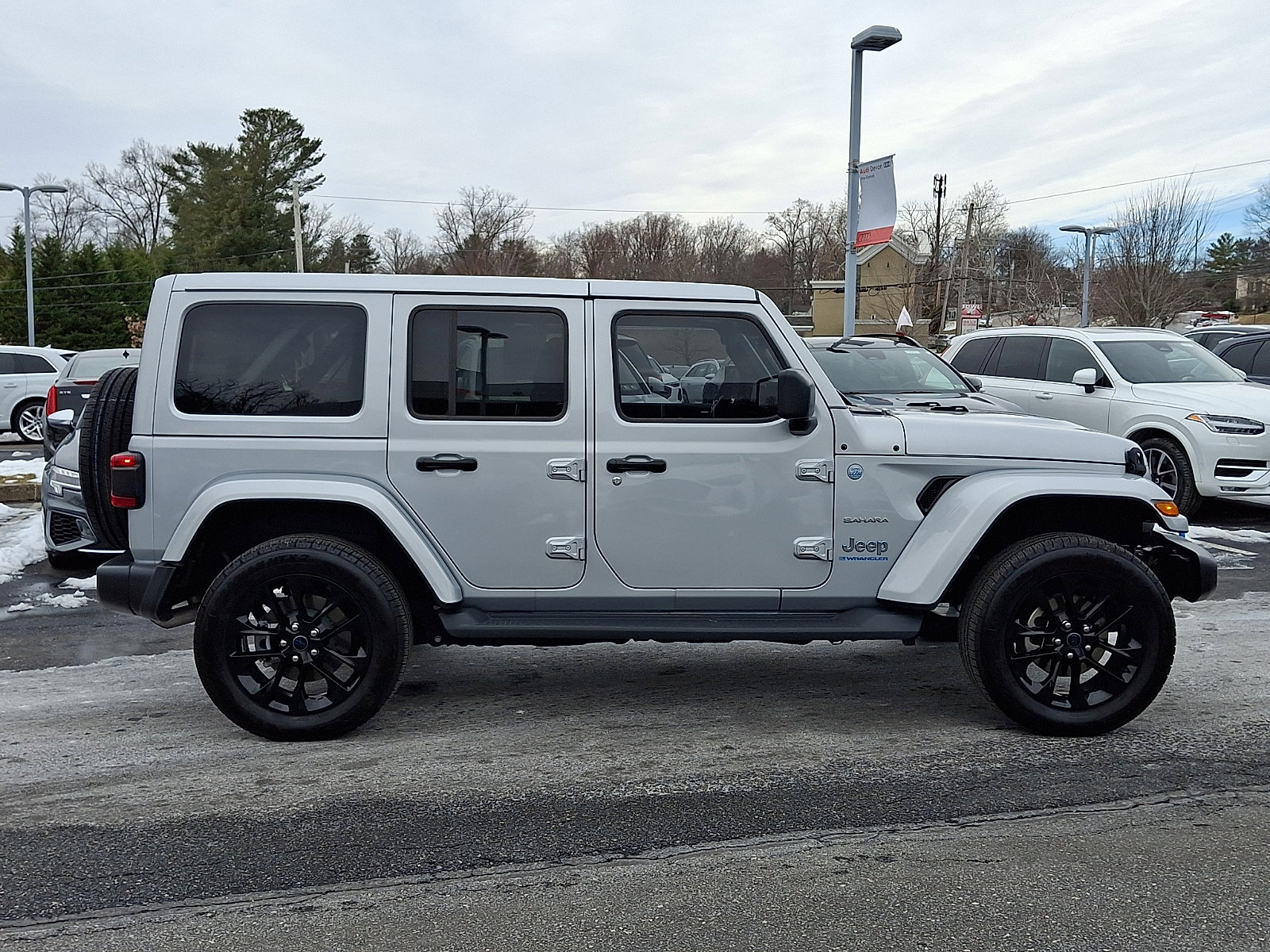 Used 2024 Jeep Wrangler Sahara w/ Safety Group image 7