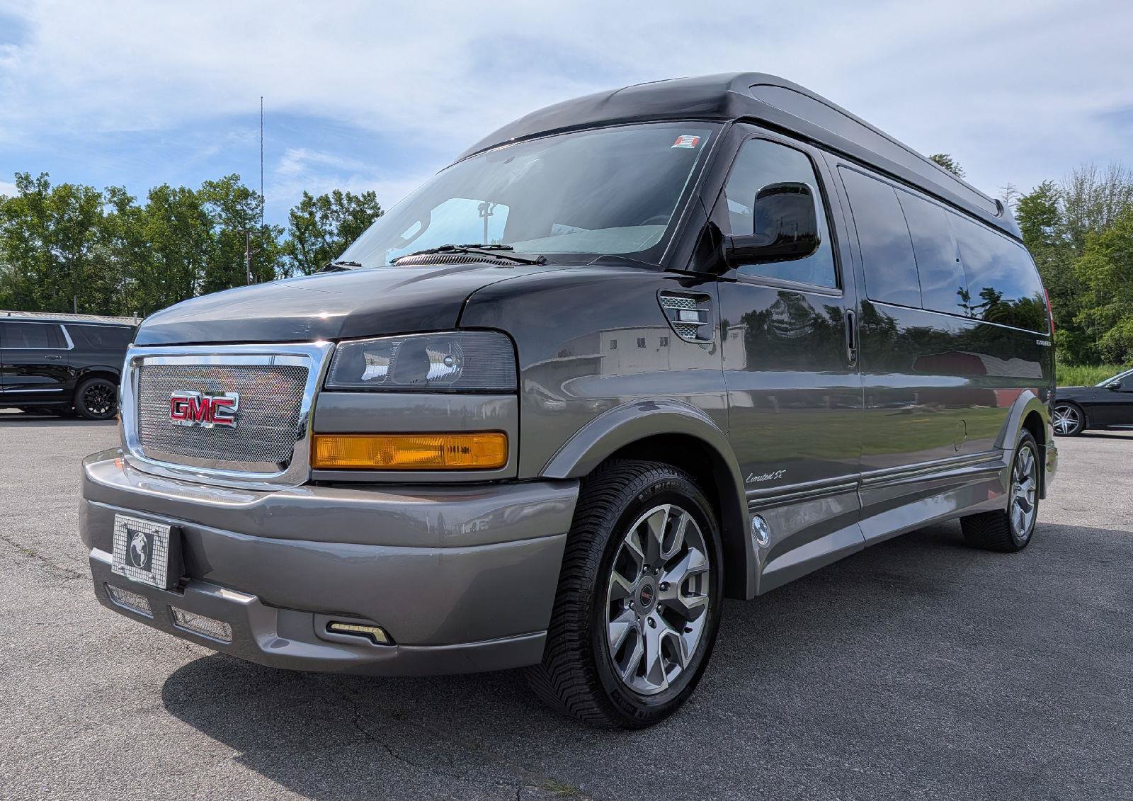Used 2023 GMC Savana 2500 Extended RWD image 4