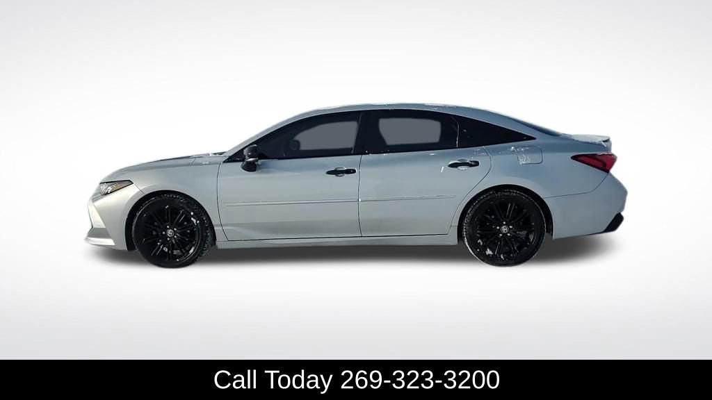 Used 2022 Toyota Avalon XSE image 3