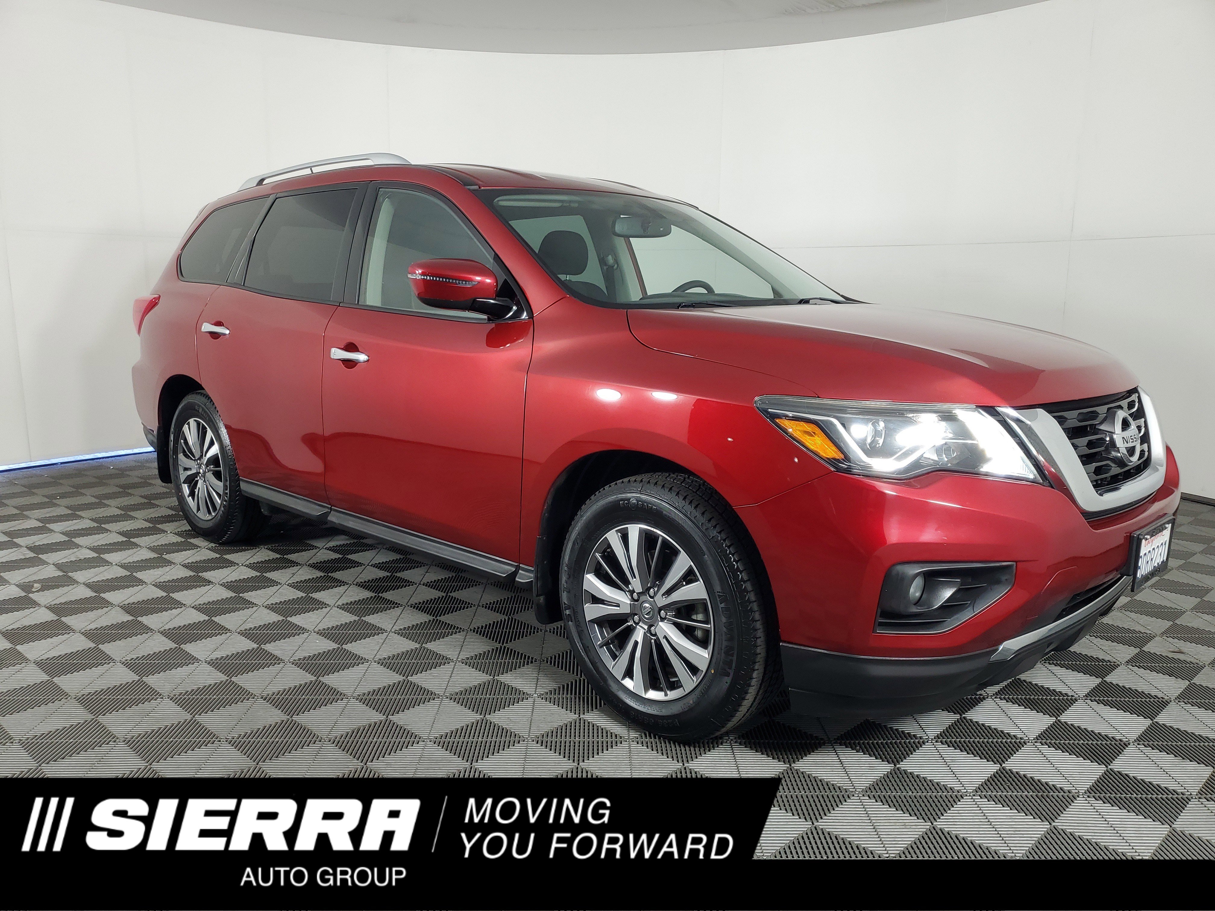 Used 2018 Nissan Pathfinder SV w/ Cargo Package FWD image 1