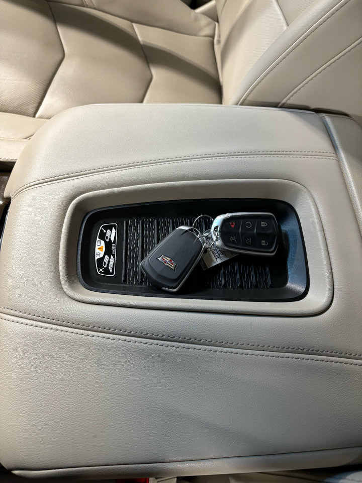 Used 2020 Cadillac Escalade Premium Luxury image 31