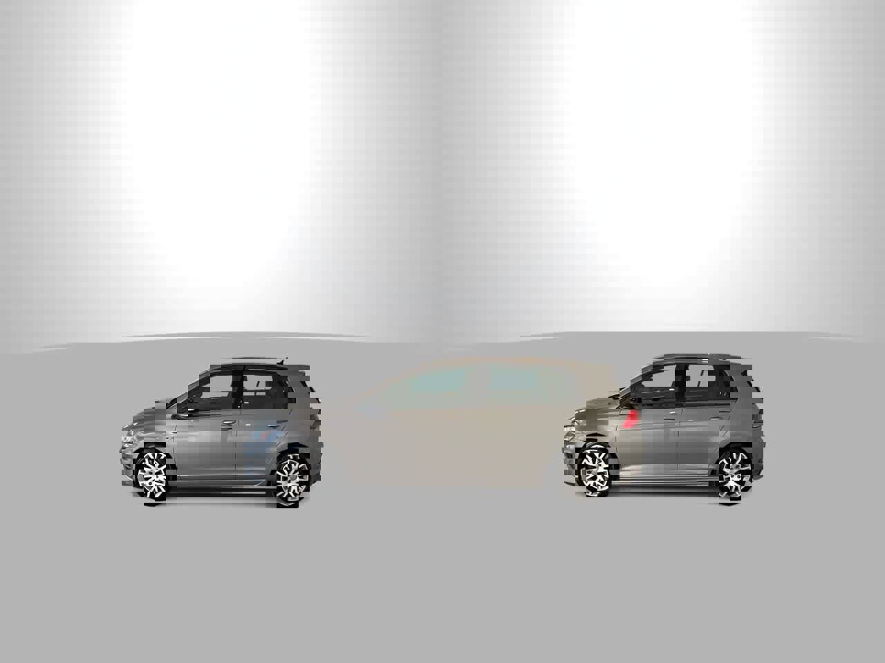 Used 2016 Volkswagen Golf R 4-Door image 5